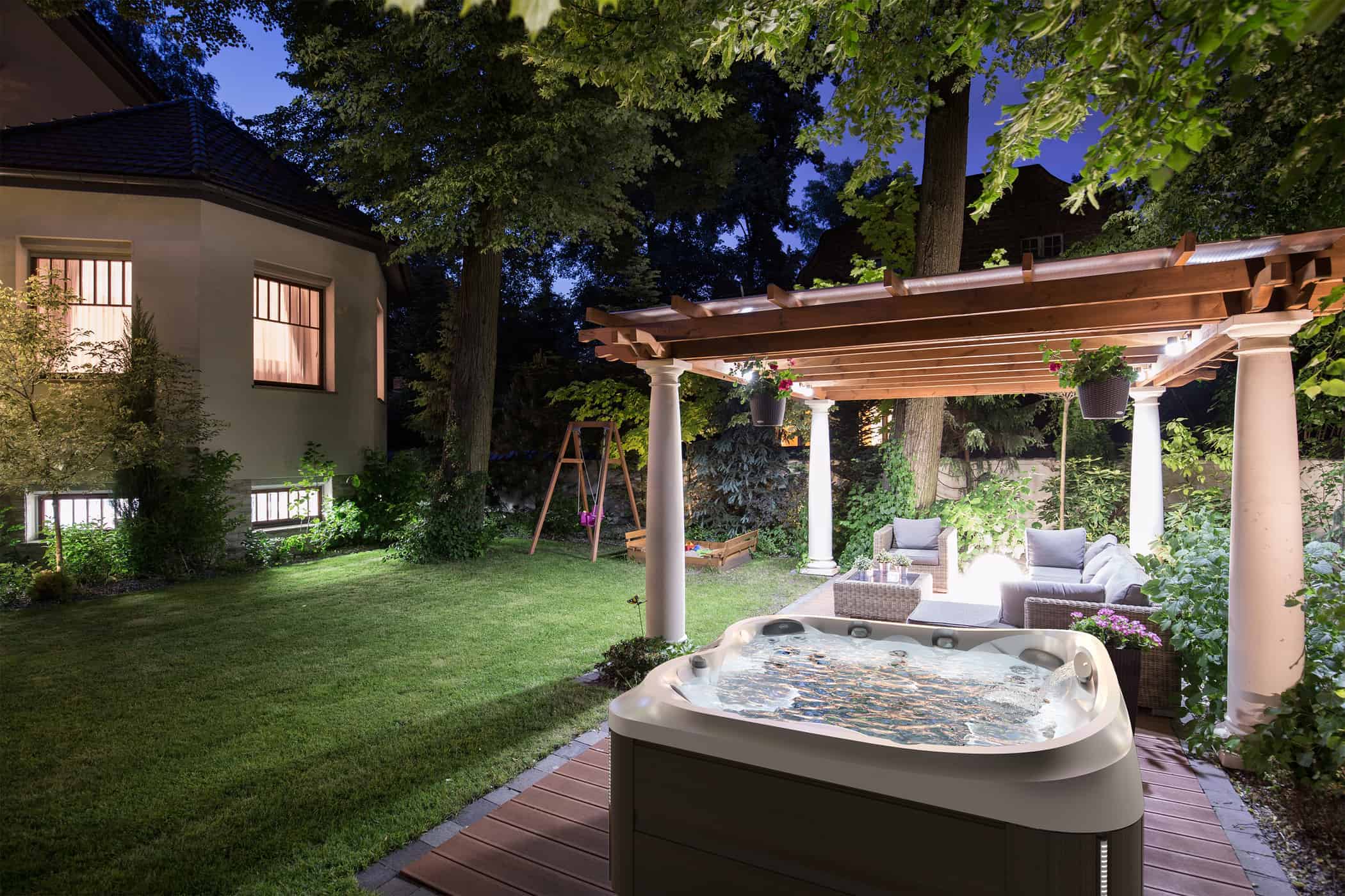 hot tub Outdoor Décor Tips for This Spring and Summer